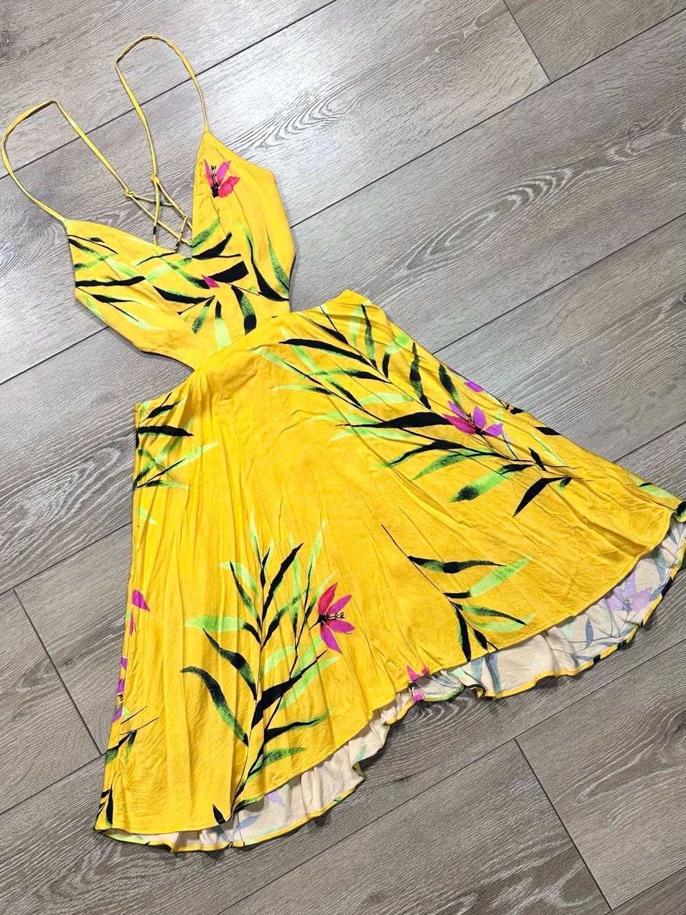 •SOLD• Urban Outfitters Yellow Tropical Floral Print Cut Out Mini Dress - Picture 5 of 16